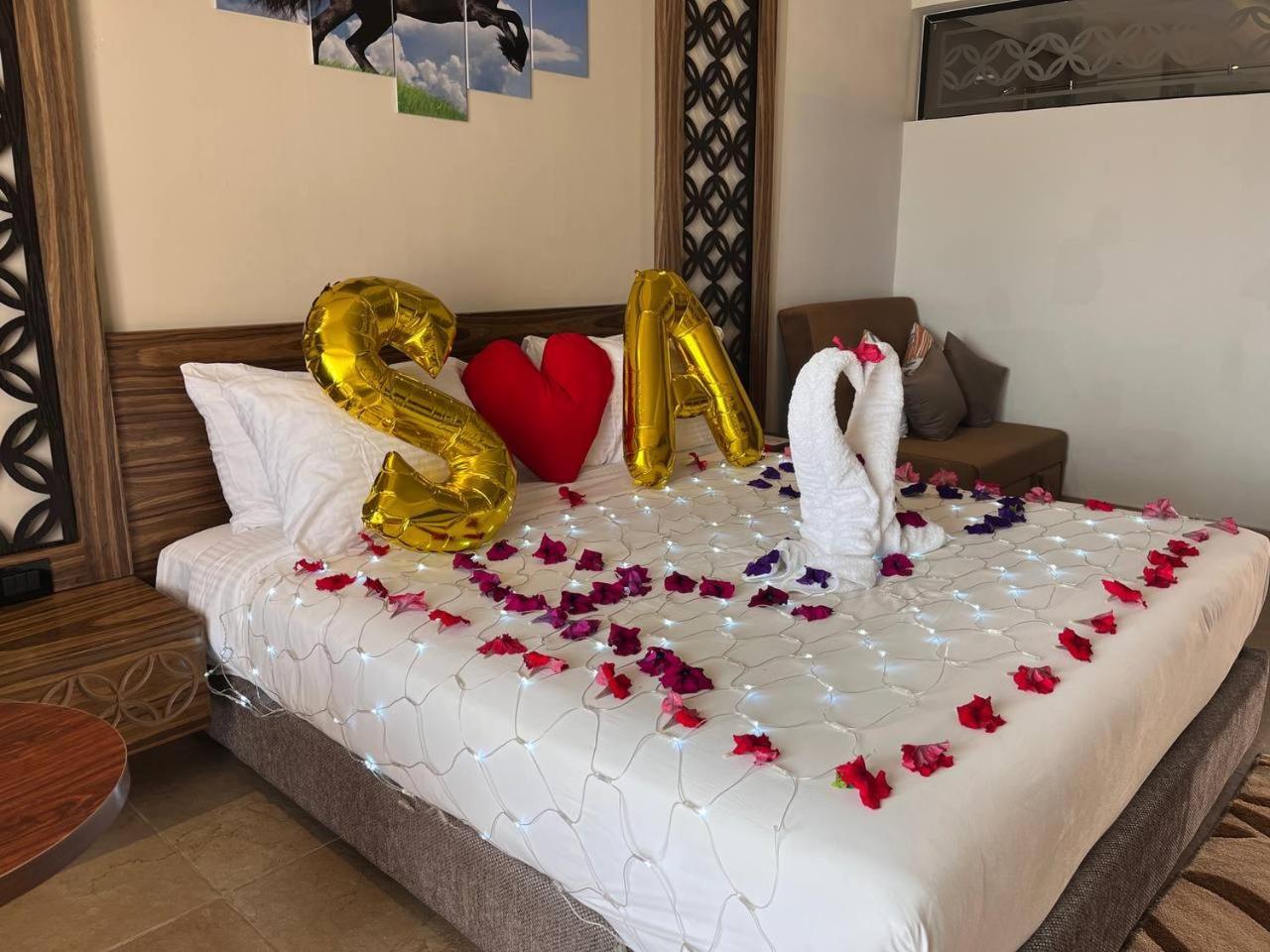 Deluxe Honeymoon